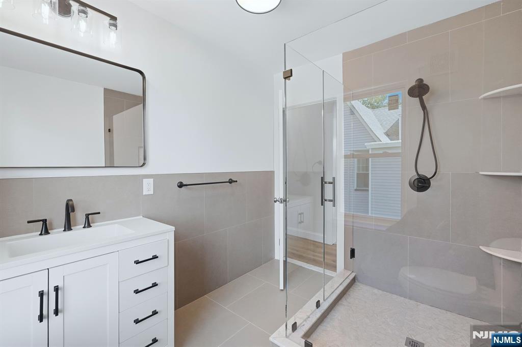35 Rossmore Place 2 Property Photo 16