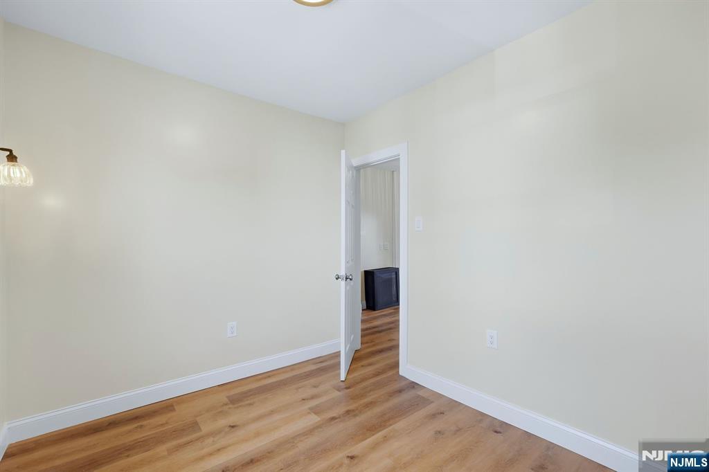 35 Rossmore Place 2 Property Photo 23