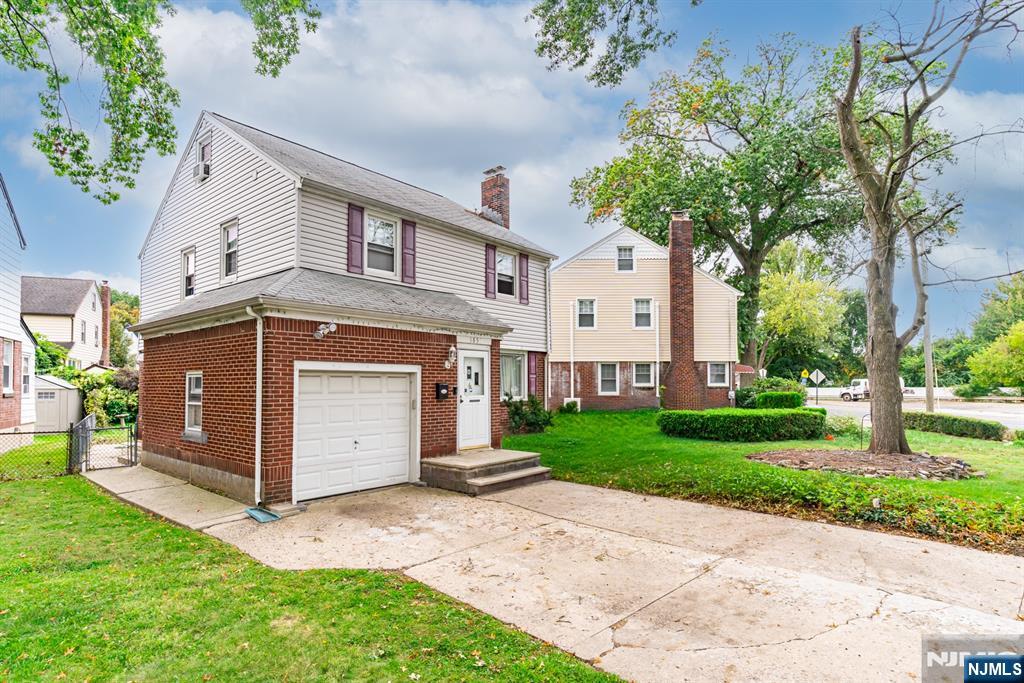 185 W Passaic Avenue Property Photo 1
