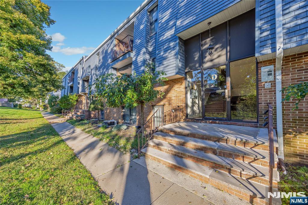 700 Schuyler D24 Property Photo 1