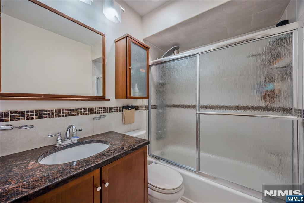 700 Schuyler D24 Property Photo 11