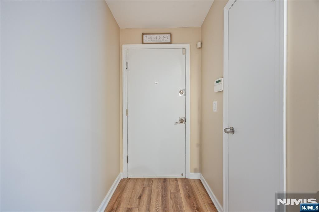 700 Schuyler D24 Property Photo 23