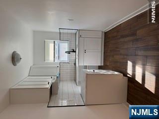 222 Garibaldi Avenue 31 Property Photo 2