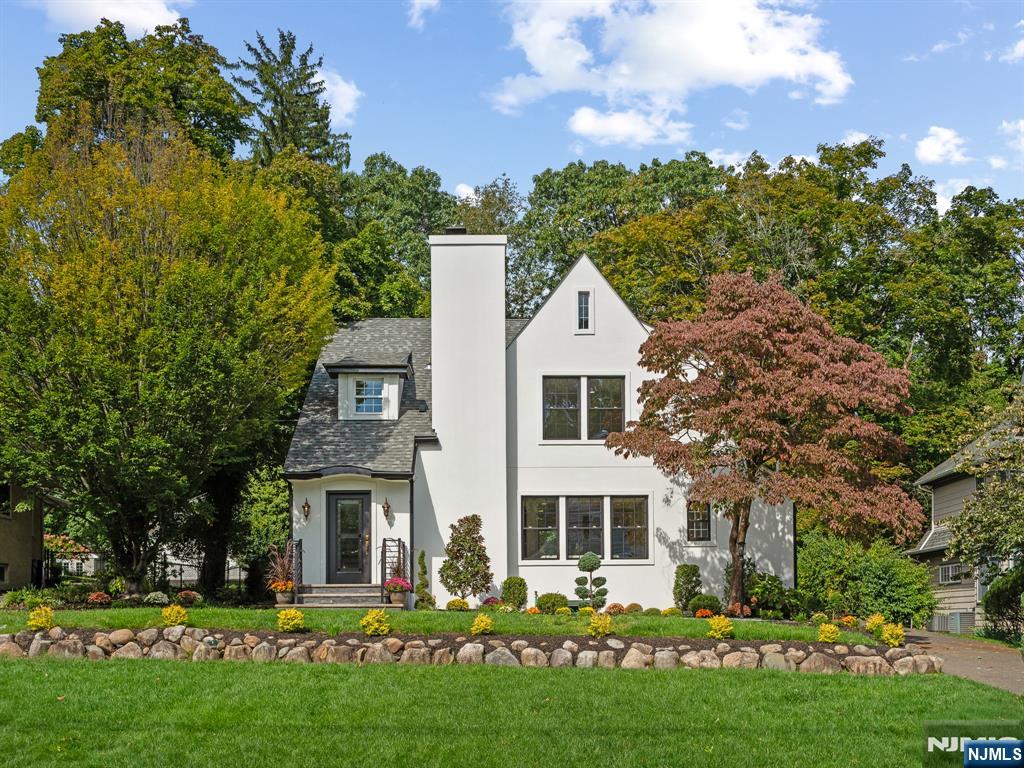 182 Gramercy Place Property Photo 1