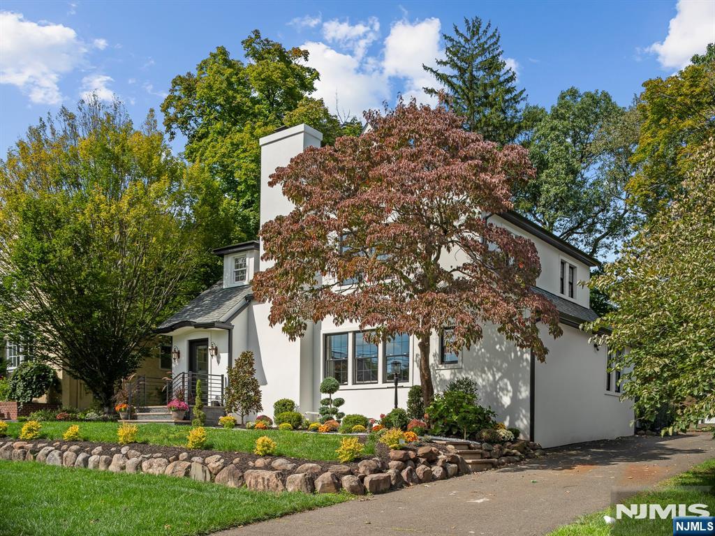 182 Gramercy Place Property Photo 2