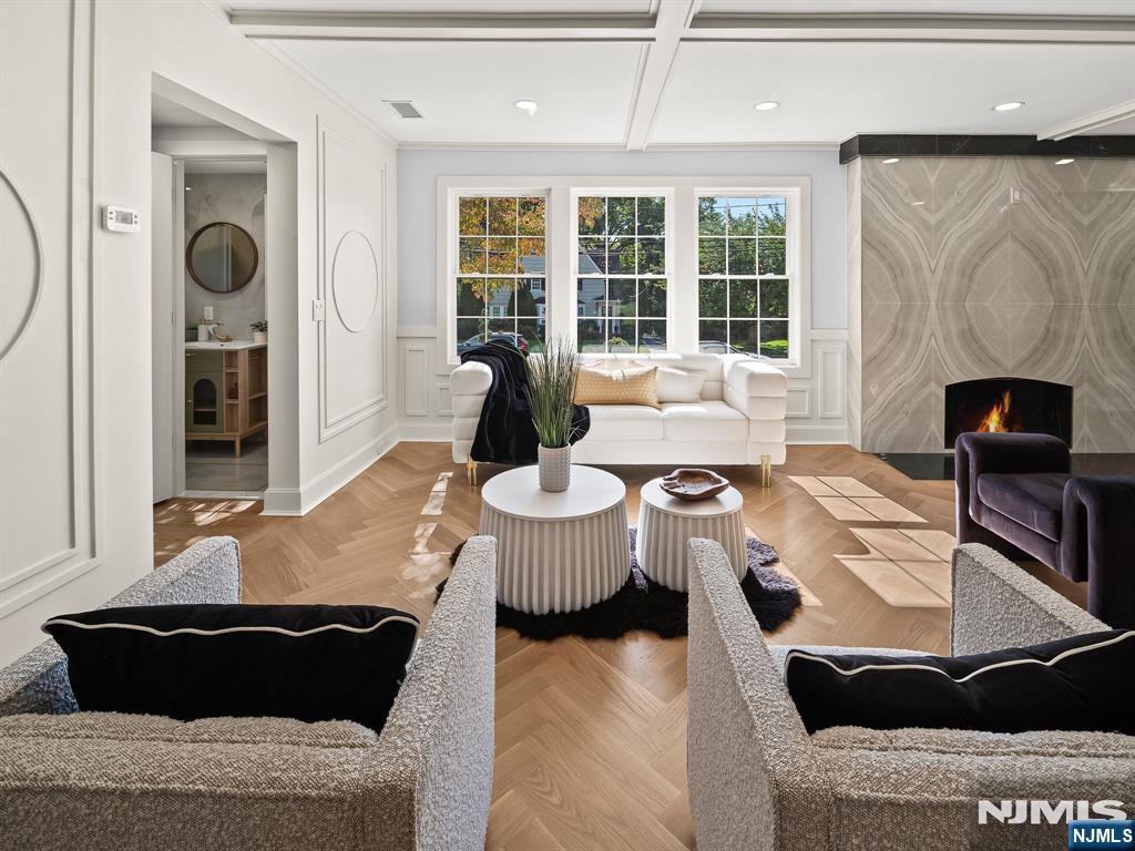 182 Gramercy Place Property Photo 7