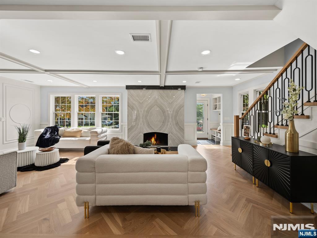 182 Gramercy Place Property Photo 8