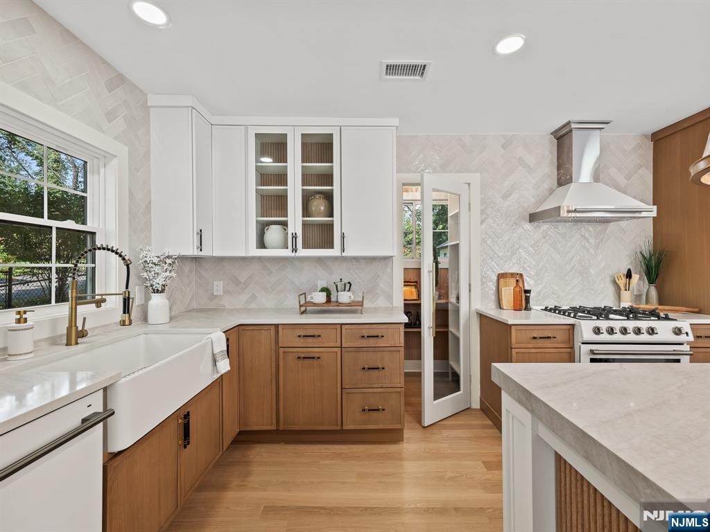 182 Gramercy Place Property Photo 12