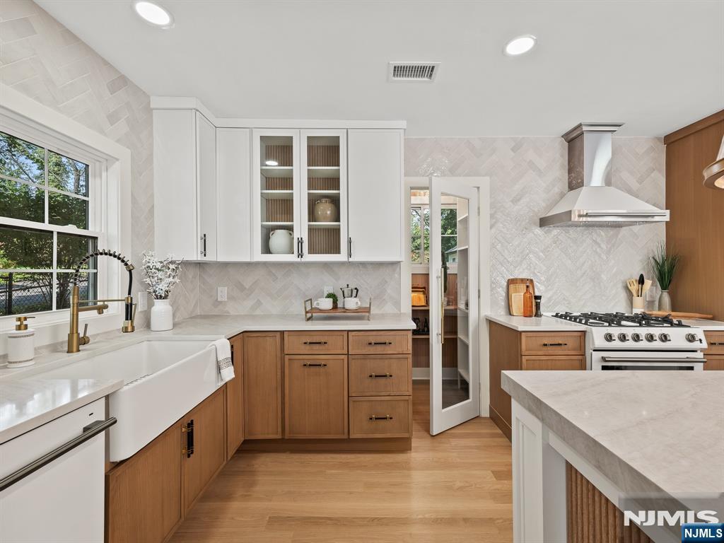 182 Gramercy Place Property Photo 12