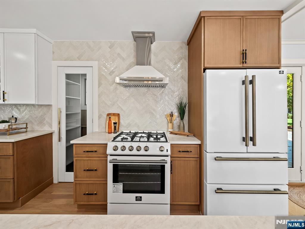 182 Gramercy Place Property Photo 13