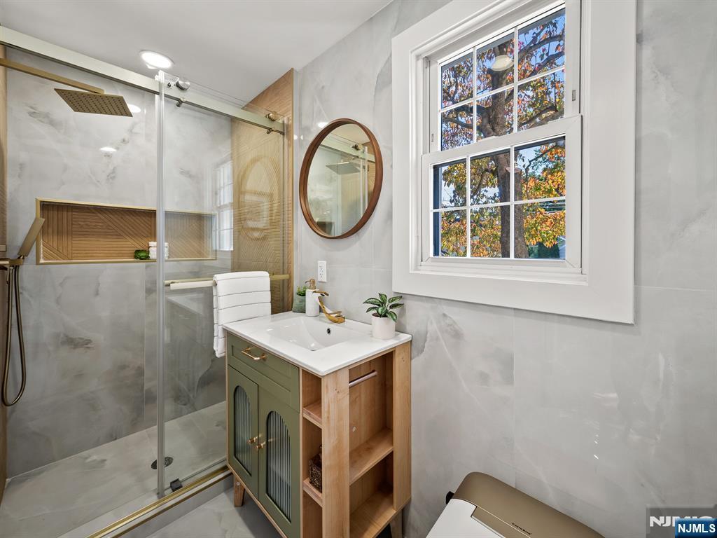182 Gramercy Place Property Photo 18