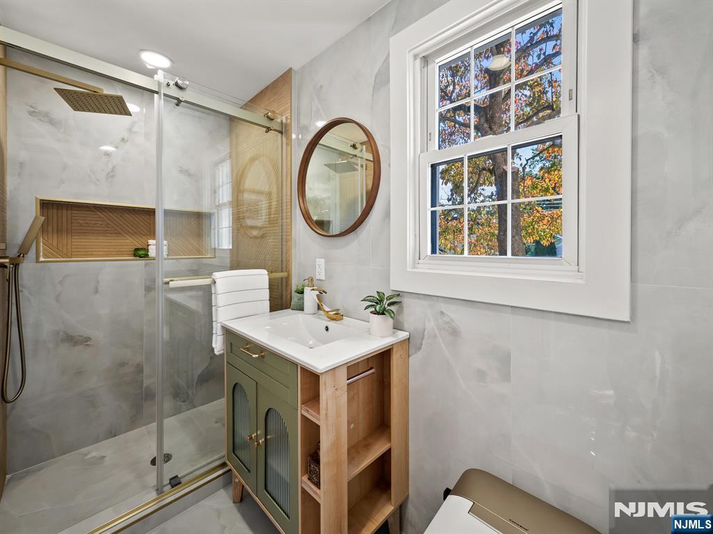 182 Gramercy Place Property Photo 18