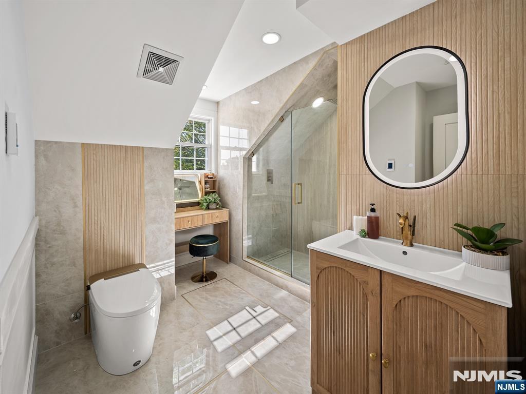 182 Gramercy Place Property Photo 30