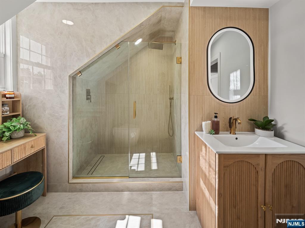 182 Gramercy Place Property Photo 31