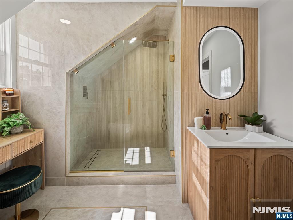 182 Gramercy Place Property Photo 31