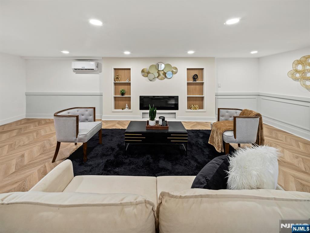 182 Gramercy Place Property Photo 32