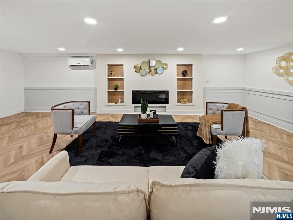 182 Gramercy Place Property Photo 32