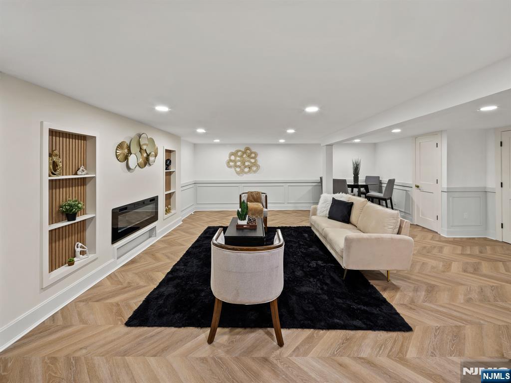182 Gramercy Place Property Photo 33