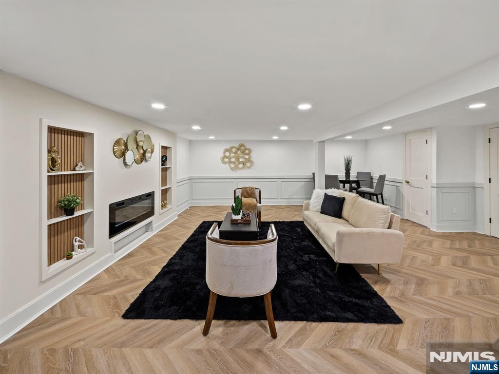 182 Gramercy Place Property Photo 33