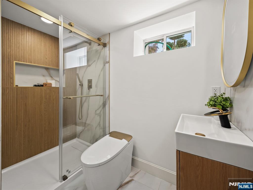 182 Gramercy Place Property Photo 34