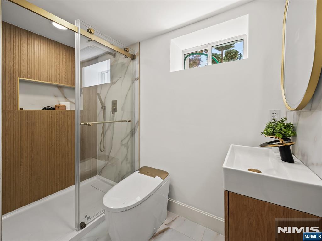 182 Gramercy Place Property Photo 34