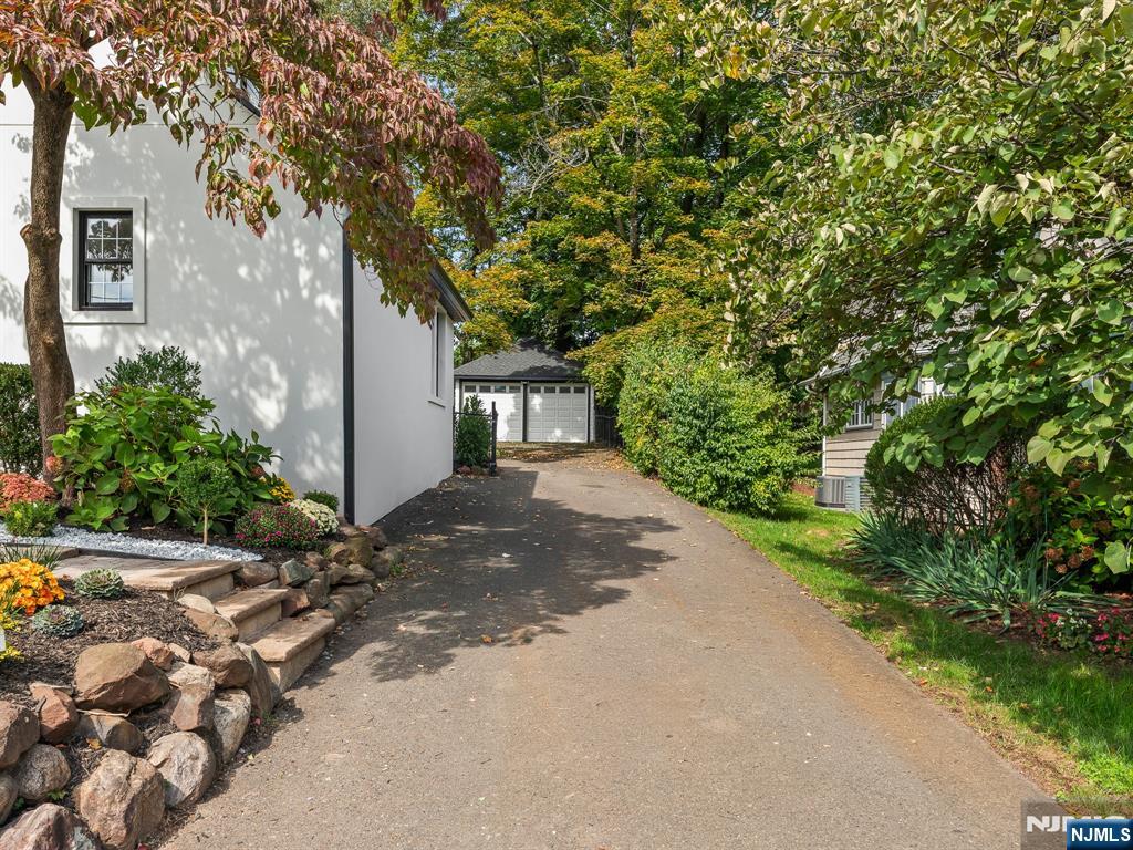 182 Gramercy Place Property Photo 37