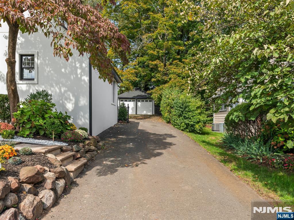 182 Gramercy Place Property Photo 37