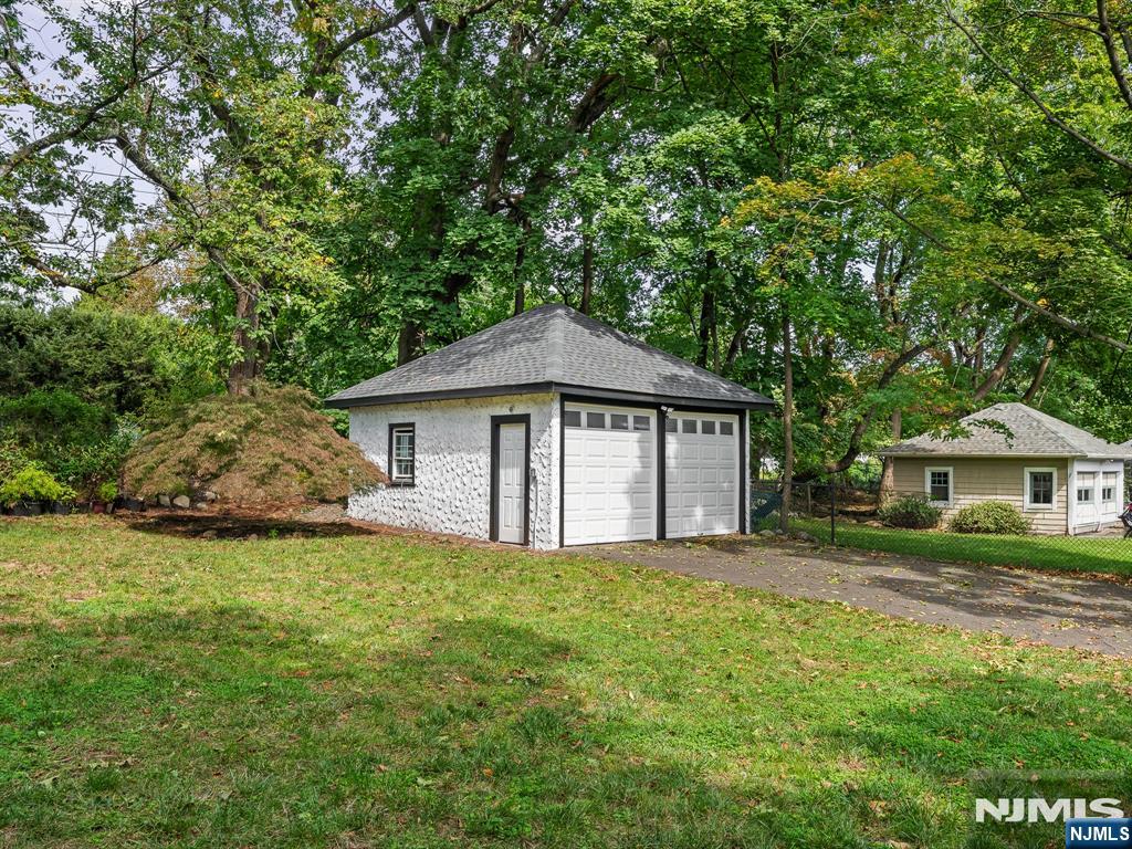 182 Gramercy Place Property Photo 38