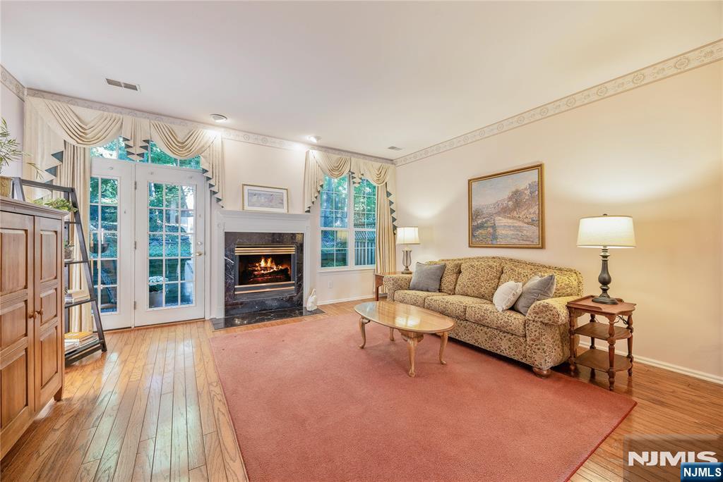 1179 Chedworth Circle Property Photo 4