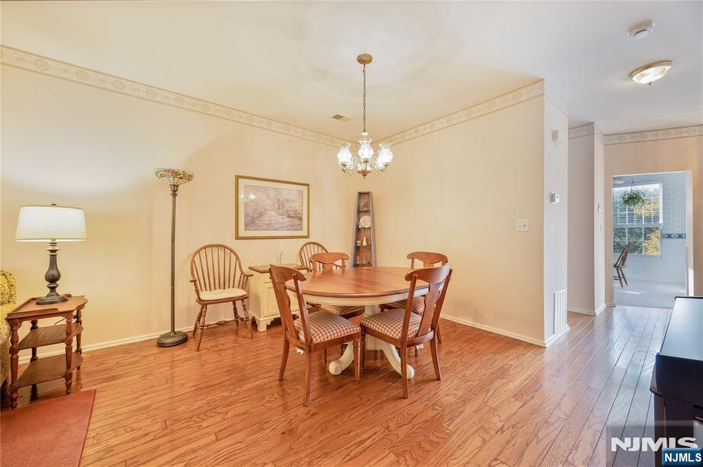 1179 Chedworth Circle Property Photo 5