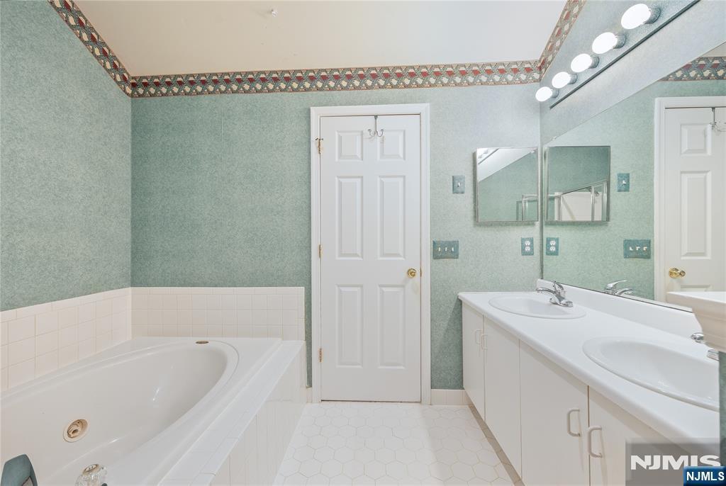 1179 Chedworth Circle Property Photo 18
