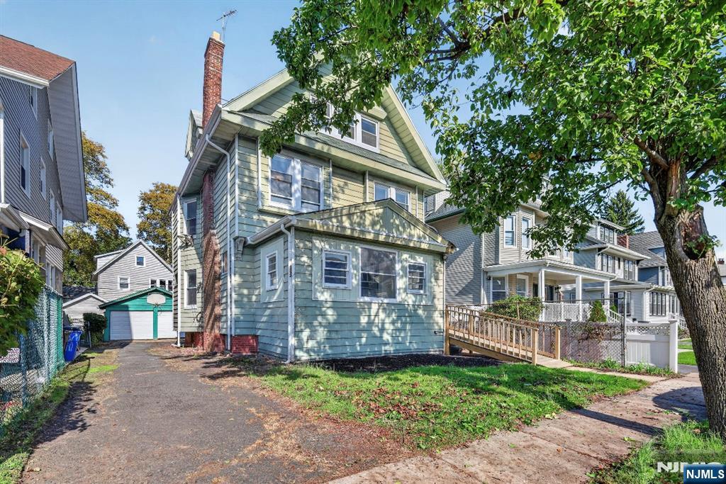 389 Maple Avenue Property Photo 1