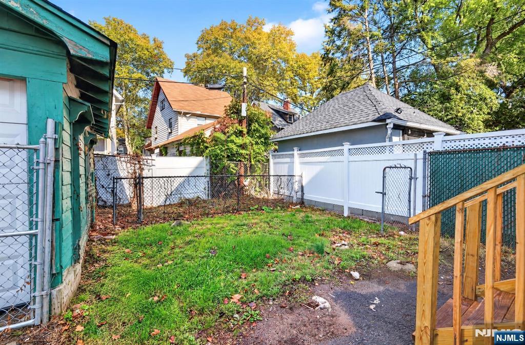 389 N Maple Avenue Property Photo 4