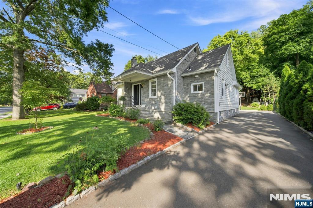 40 Dean Drive Property Photo 2