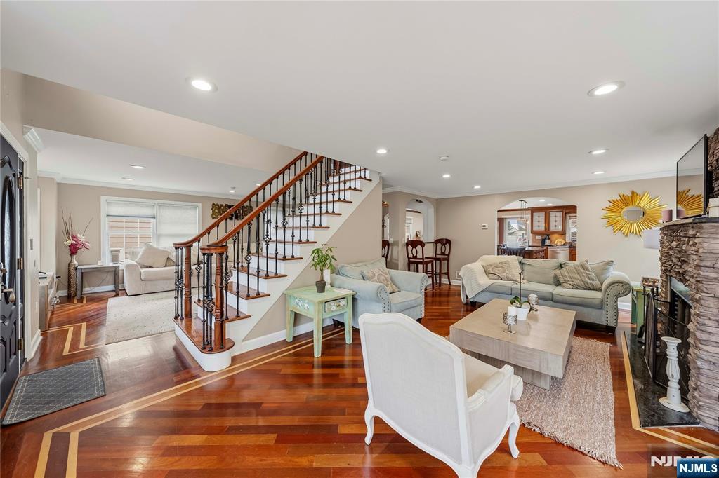 664 Teneyck Avenue Property Photo 2