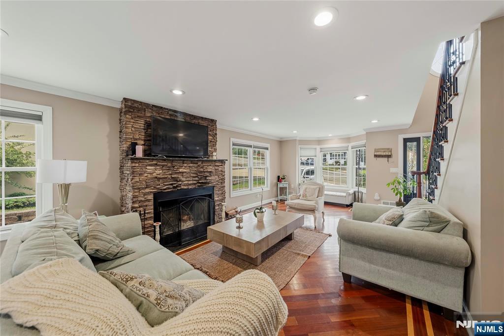664 Teneyck Avenue Property Photo 3