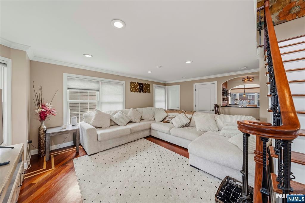 664 Teneyck Avenue Property Photo 4