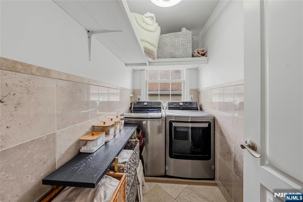 664 Teneyck Avenue Property Photo 14