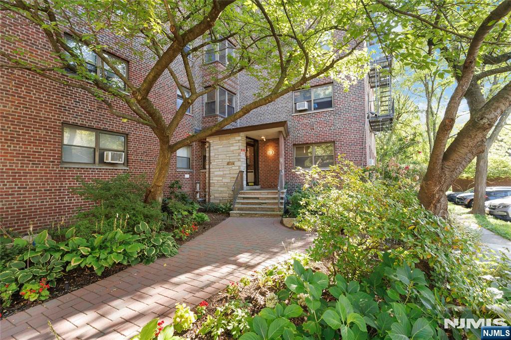 410 Fairview Avenue 4j Property Photo 1