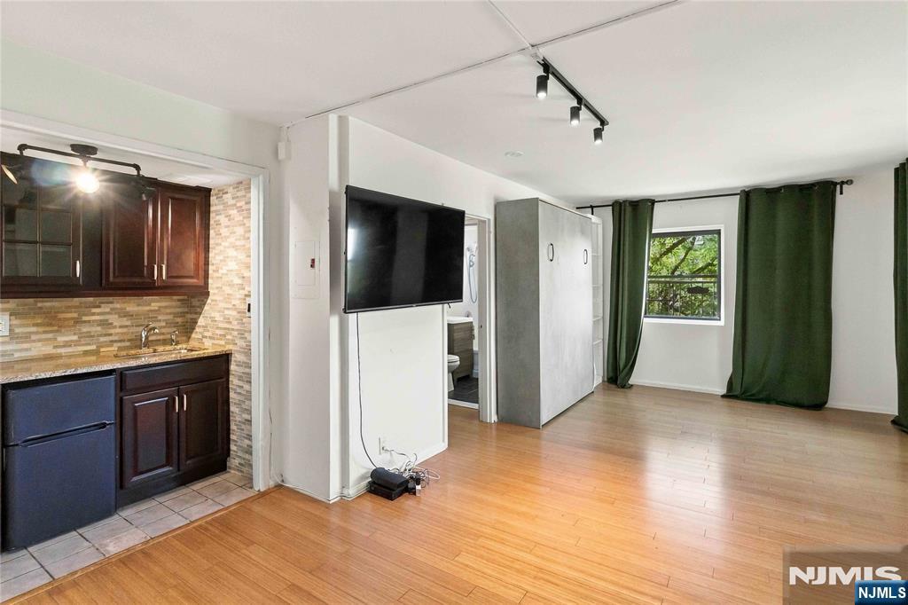 410 Fairview Avenue 4j Property Photo 4