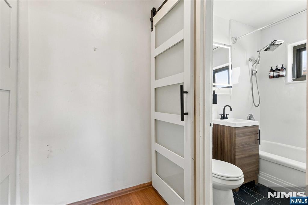 410 Fairview Avenue 4j Property Photo 14