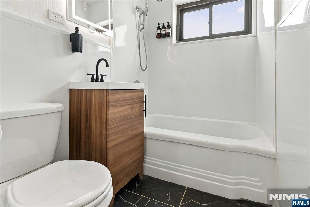410 Fairview Avenue 4j Property Photo 16