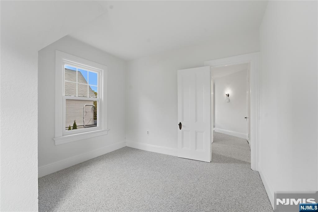 38 Forest Avenue Property Photo 32