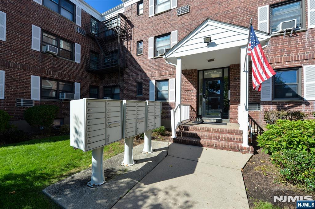 241 Main Street 3H Property Photo 1