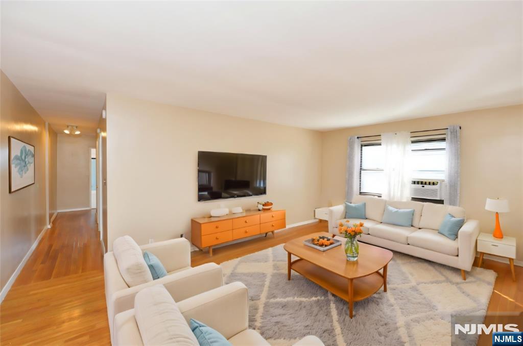 241 Main Street 3h Property Photo 3