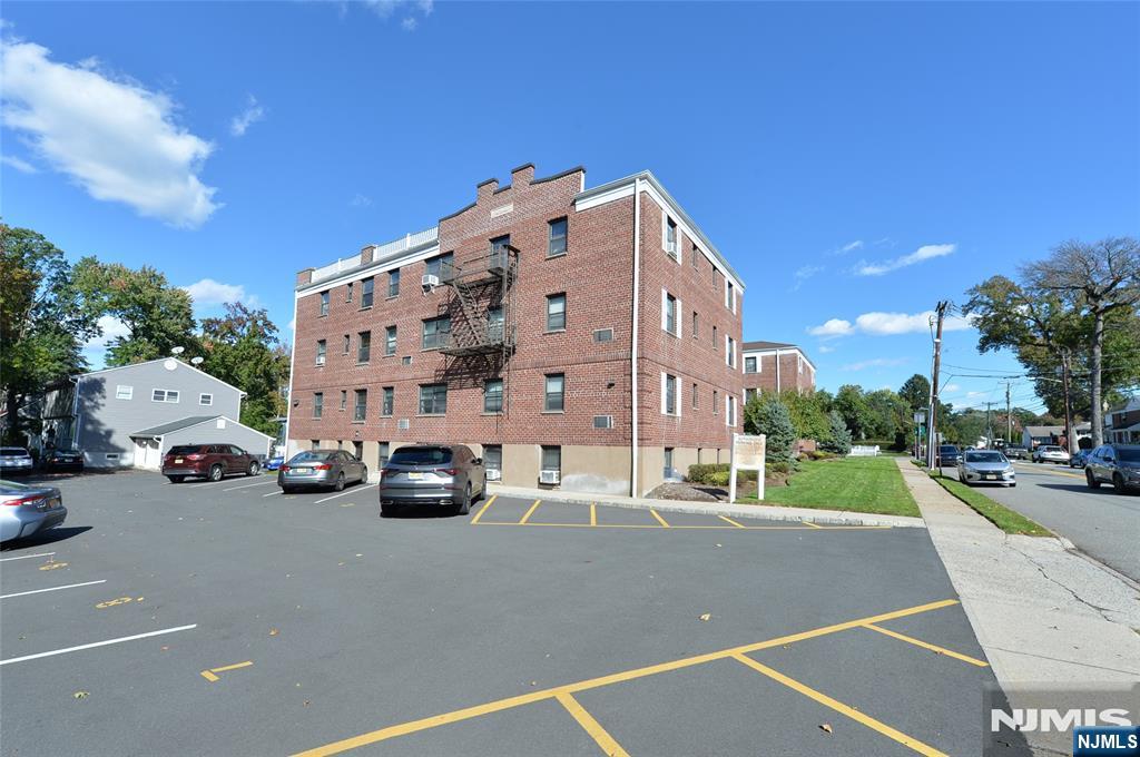 241 Main Street 3h Property Photo 14
