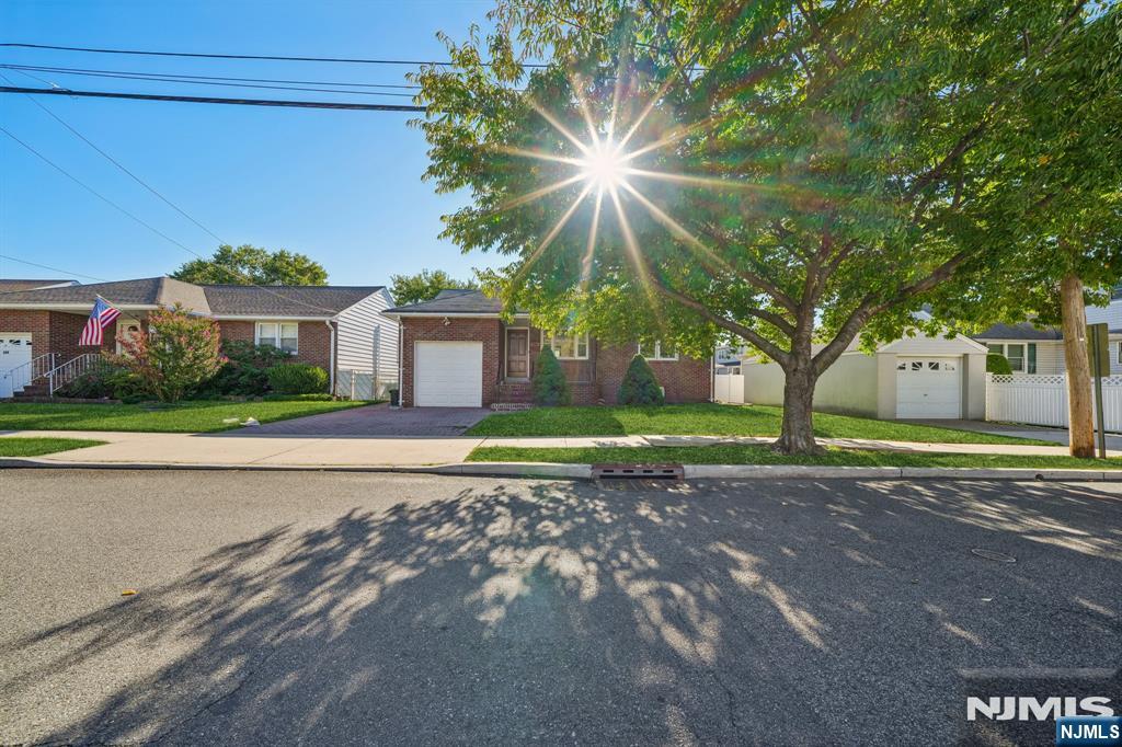 696 1st Street Property Photo 3