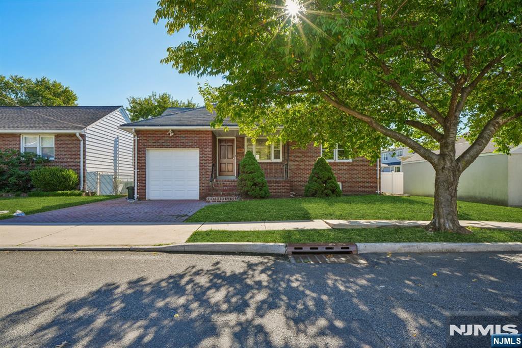 696 1st Street Property Photo 4