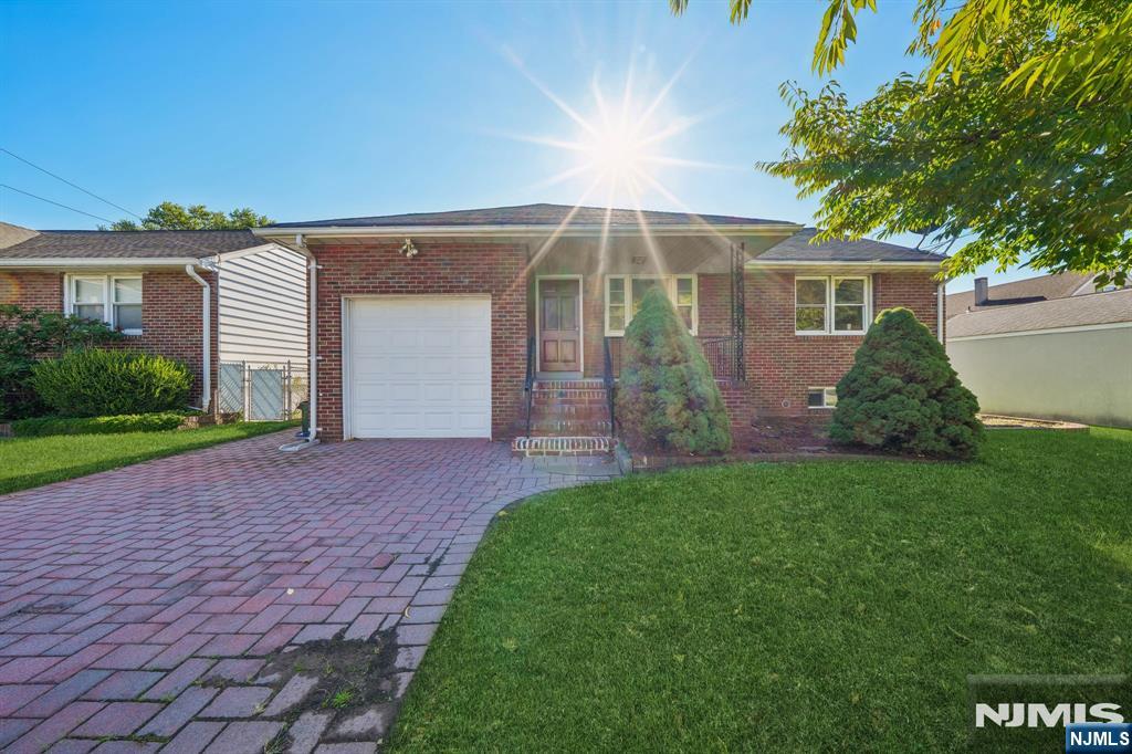 696 1st Street Property Photo 5