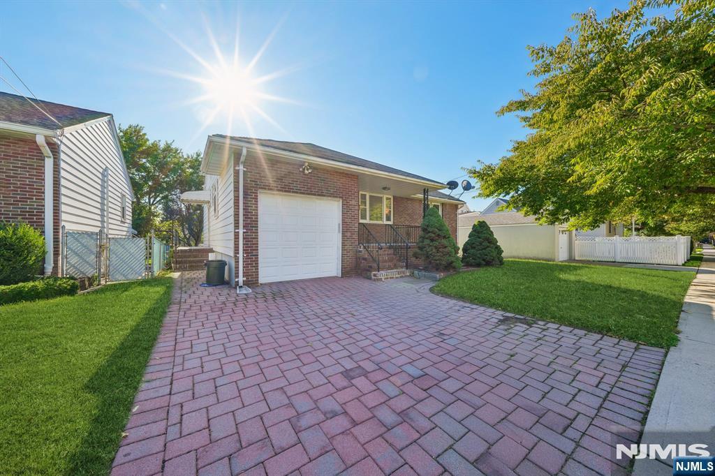 696 1st Street Property Photo 6
